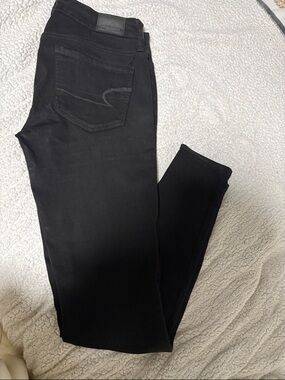 Black Women’s Skinny Jeans
Distressed